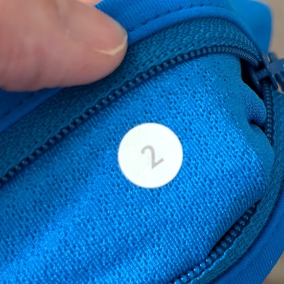 Lululemon Women’s Camouflage Blue Line Leggings
size 2 - Picture 4 of 4